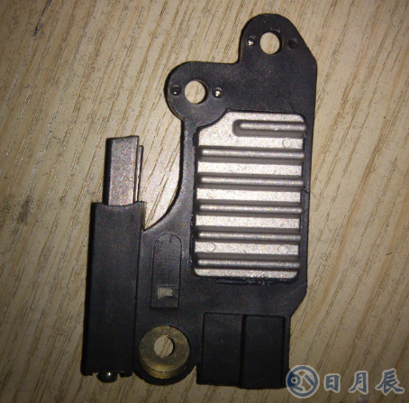 汽車電路是靠什么穩(wěn)壓的?汽車電源穩(wěn)壓器真的有用嗎?